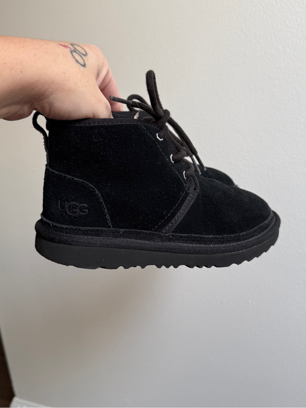 UGG Neumel Black Suede Leather Shearling Boots Size 1 Kids